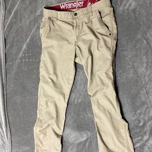 Wrangler 33x30 cargo outdoors pants. Tan
